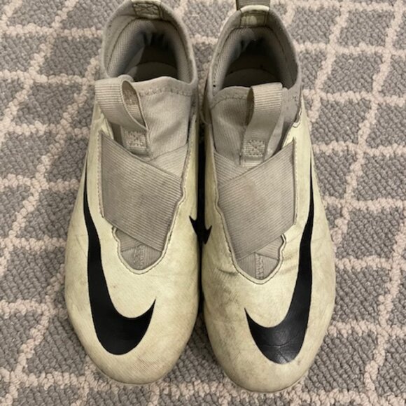 Nike Jr. Mercurial Vapor 15 Academy Size 5 Kids Laceless Soccer Cleat - Picture 1 of 3